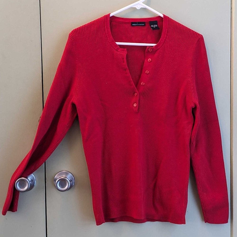 XL red Henley-style ribbed top
